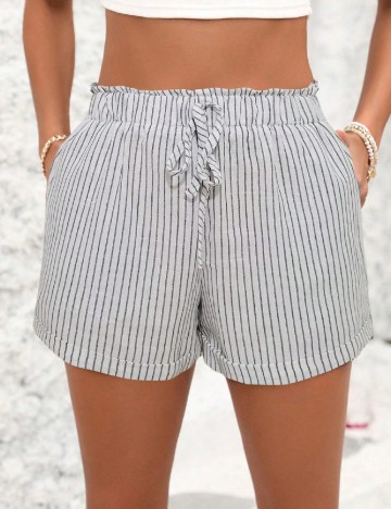 
						Pantaloni scurti SHEIN, alb