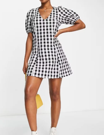 Rochie scurta Monki, alb/negru Alb
