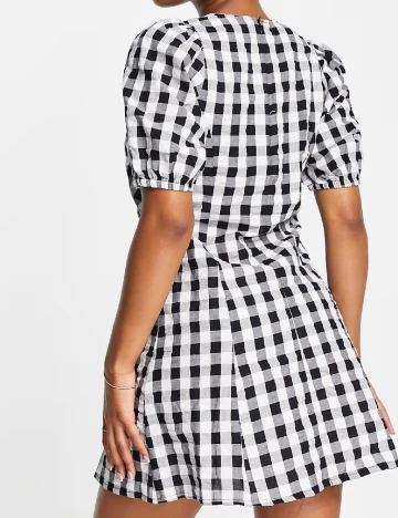 Rochie scurta Monki, alb/negru Alb