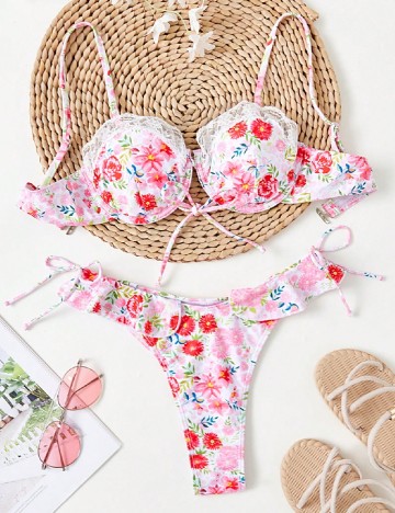
						Costum de baie SHEIN, floral