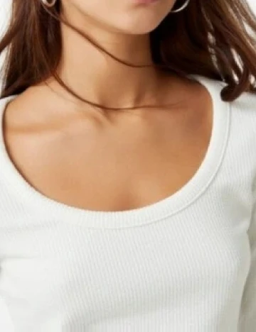 Top Bershka, alb