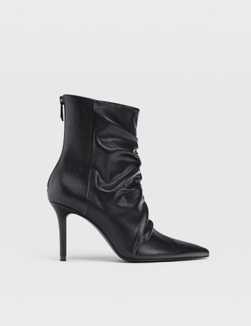 
						Botine Stradivarius, negru