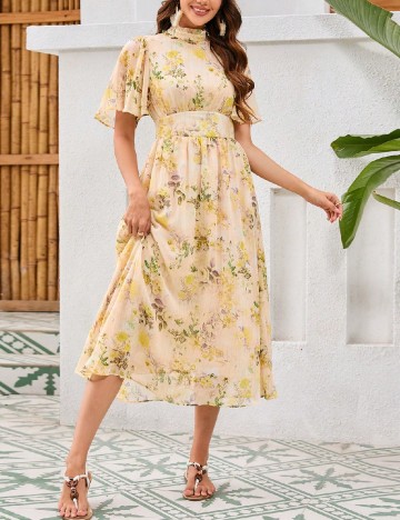 
						Rochie medie SHEIN, floral