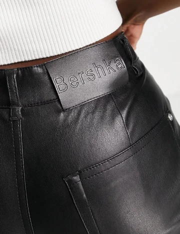 Pantaloni Bershka, negru Negru