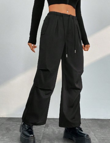 
						Pantaloni SHEIN, negru