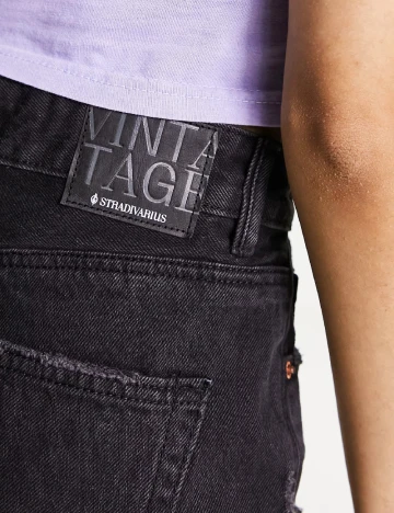 Pantaloni scurti Stradivarius, negru Negru
