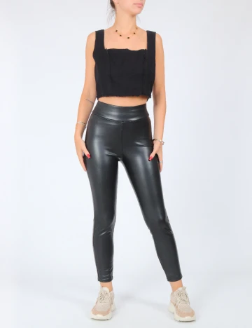 Top Top Shop, negru
