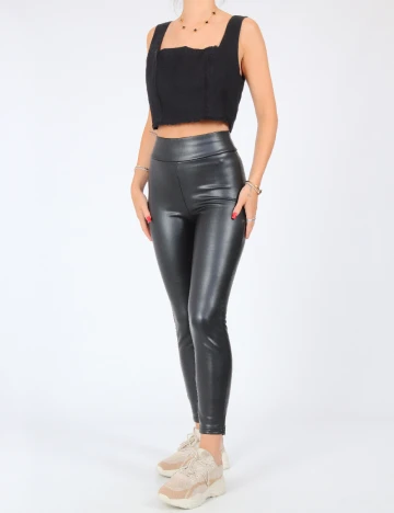Top Top Shop, negru