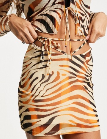 
						Fusta Bershka, animal print