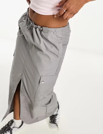 Fusta Stradivarius, gri