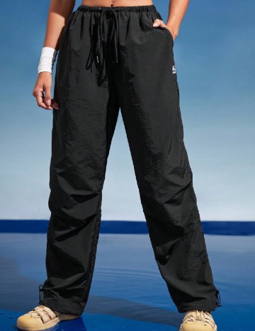 
						Pantaloni SHEIN, negru