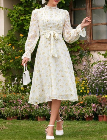 
						Rochie medie SHEIN, floral