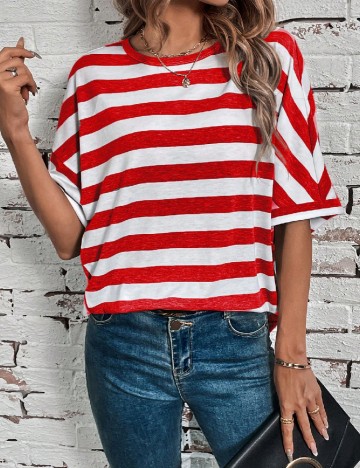 
						Tricou SHEIN, rosu