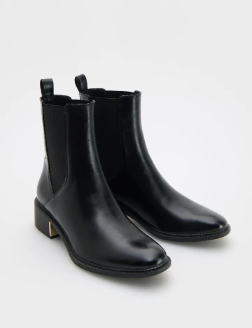 Ghete Reserved, negru