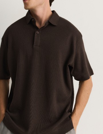 
						Tricou Reserved, maro