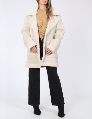 
						Palton Pull&Bear, bej