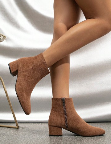 
						Botine SHEIN, maro