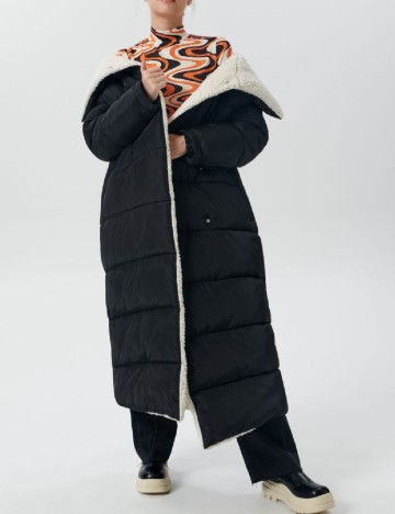 
						Geaca Oversize Sinsay, negru