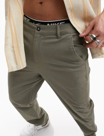 Pantaloni ASOS, kaki
