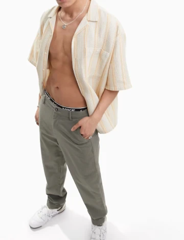 Pantaloni ASOS, kaki