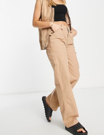 
						Pantaloni ASOS, crem