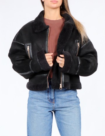 
						Jacheta Zara, negru