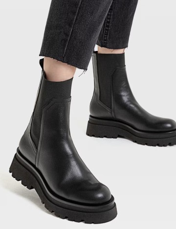 
						Ghete Stradivarius, negru