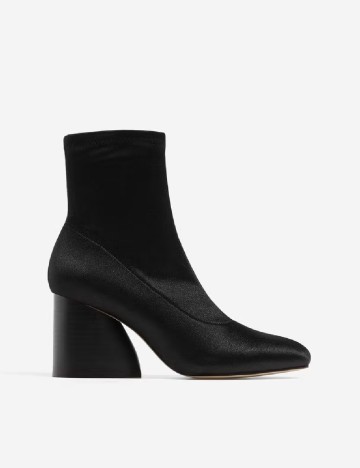 
						Botine Stradivarius, negru