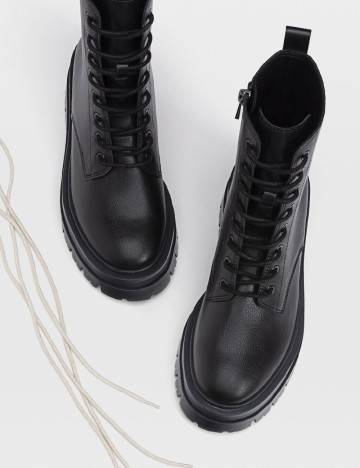
						Ghete Stradivarius, negru