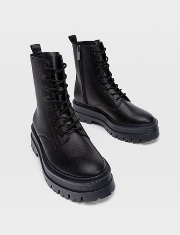 
						Ghete Stradivarius, negru