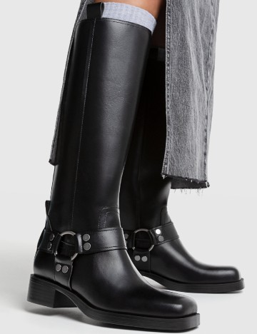 
						Cizme Stradivarius, negru