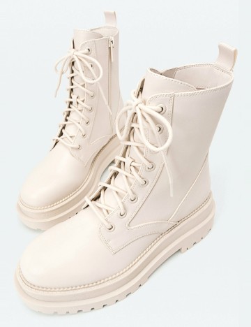 
						Ghete Stradivarius, crem