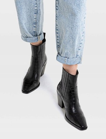 
						Botine Stradivarius, negru