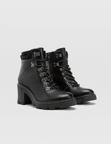 
						Botine Stradivarius, negru