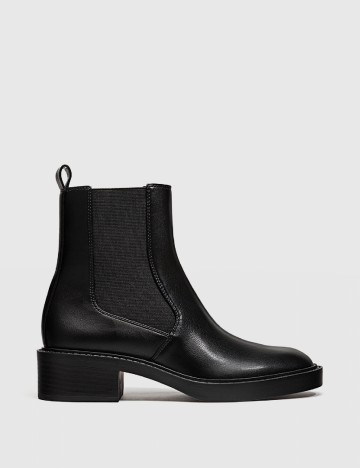 
						Ghete Stradivarius, negru