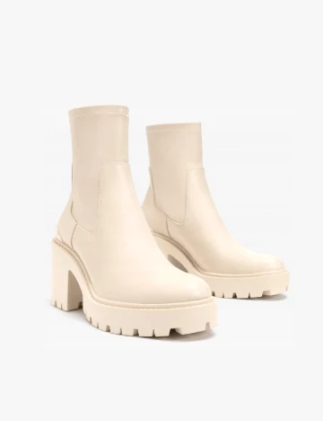 Botine Stradivarius, crem