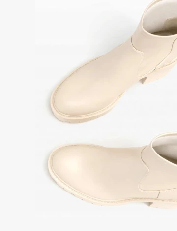Botine Stradivarius, crem