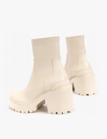Botine Stradivarius, crem