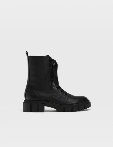 
						Ghete Stradivarius, negru
