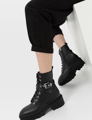 
						Ghete Stradivarius, negru