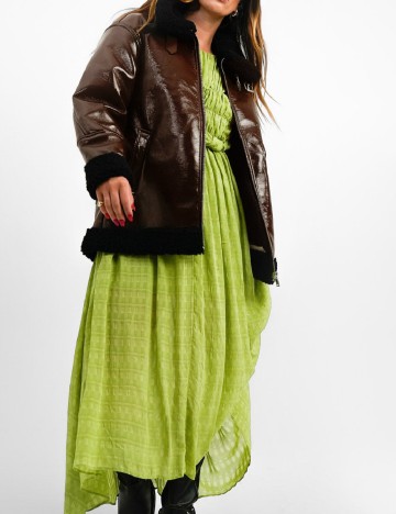 
						Jacheta UrbanCode, maro