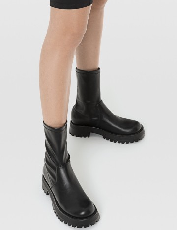 
						Ghete Stradivarius, negru