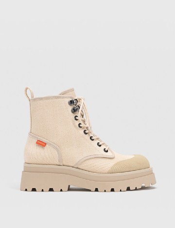 
						Ghete Stradivarius, crem