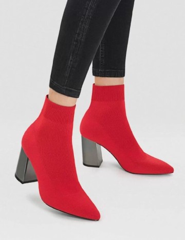 
						Botine Stradivarius, rosu