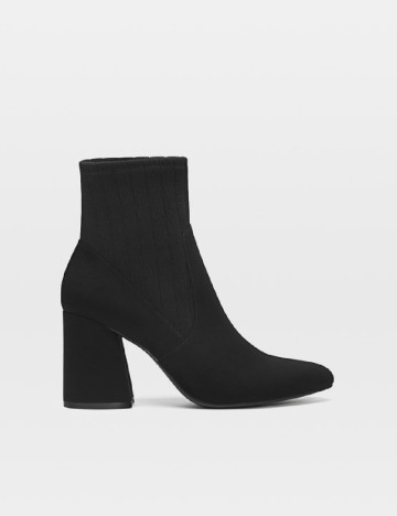
						Botine Stradivarius, negru