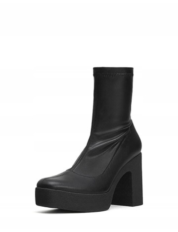 
						Botine Stradivarius, negru
