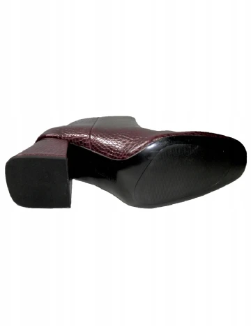 Botine Stradivarius, mov