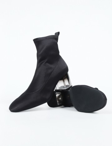 
						Botine Stradivarius, negru