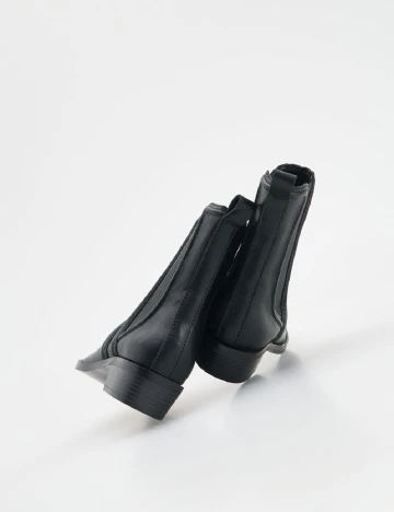 Ghete Reserved, negru Negru