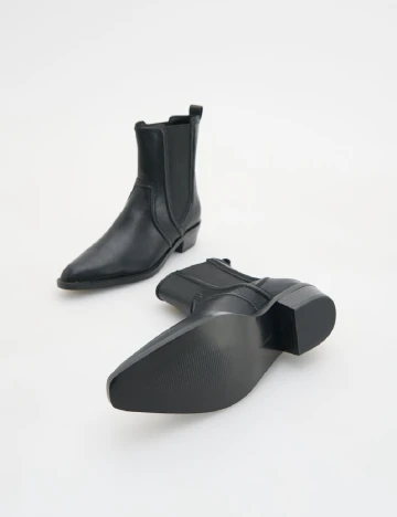 Ghete Reserved, negru Negru